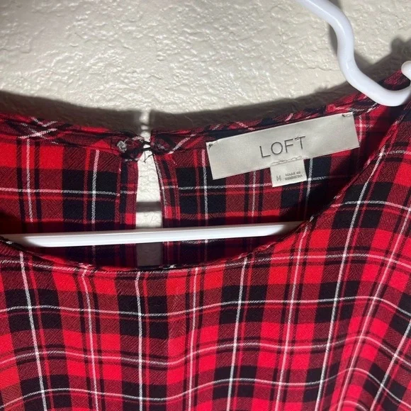 MEDIUM Loft Women's Plaid Ruffle Cuff Blouse
Top - Picture 11 of 14